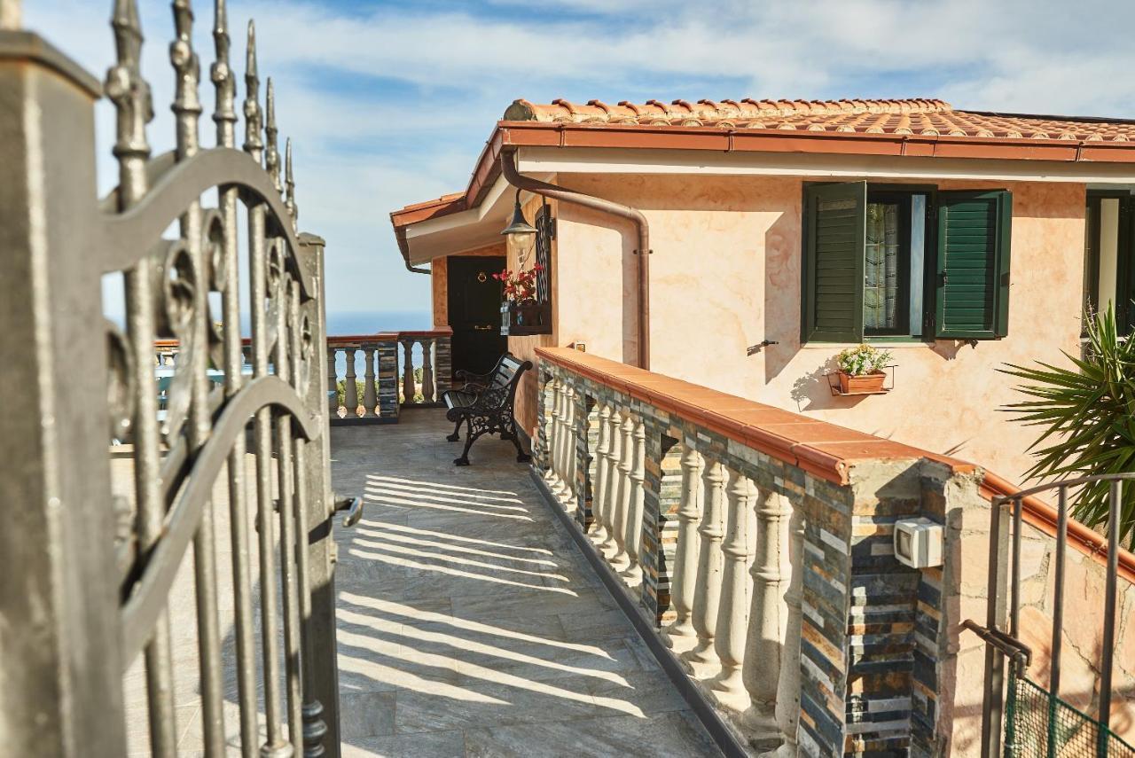 Villetta Vista Mare 卡拉古诺内 外观 照片